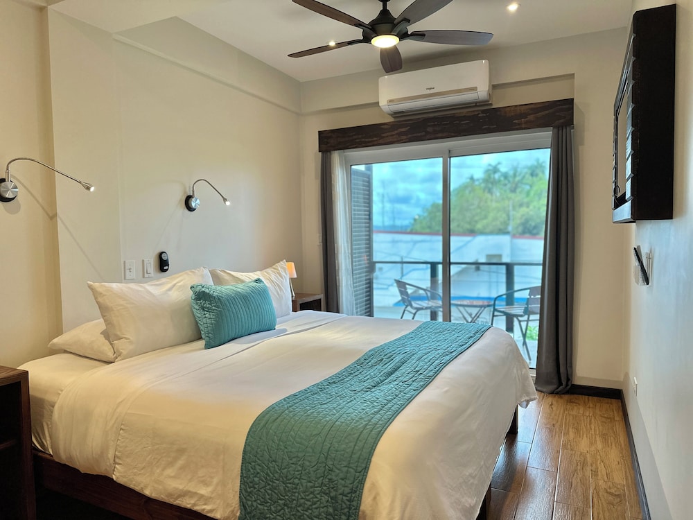 Executive, Suite, King and Queen Bed