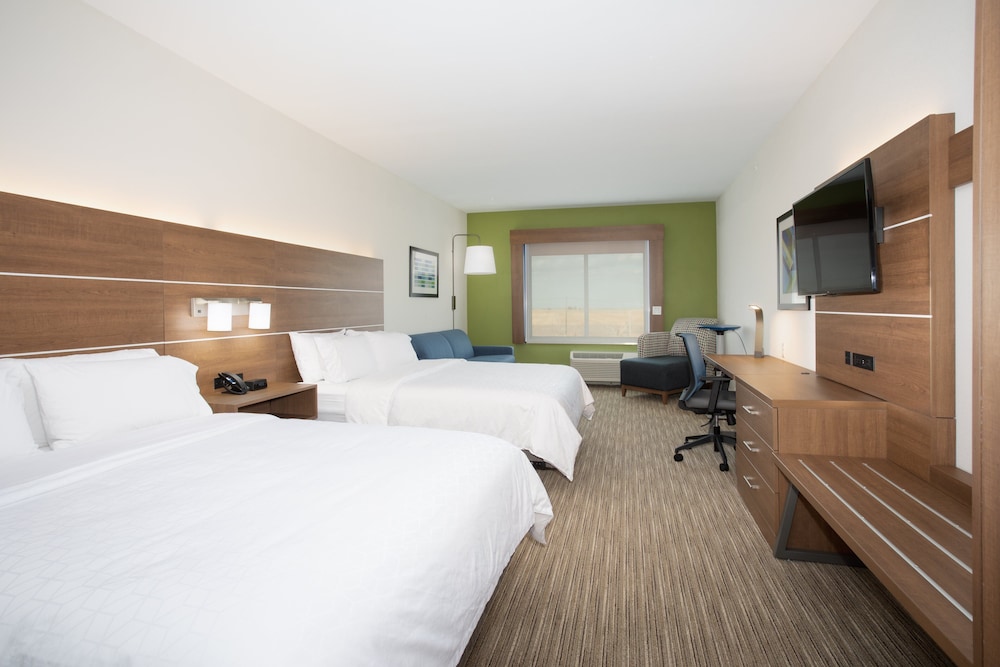 Holiday Inn Express & Suites Goodland I-70 7/45
