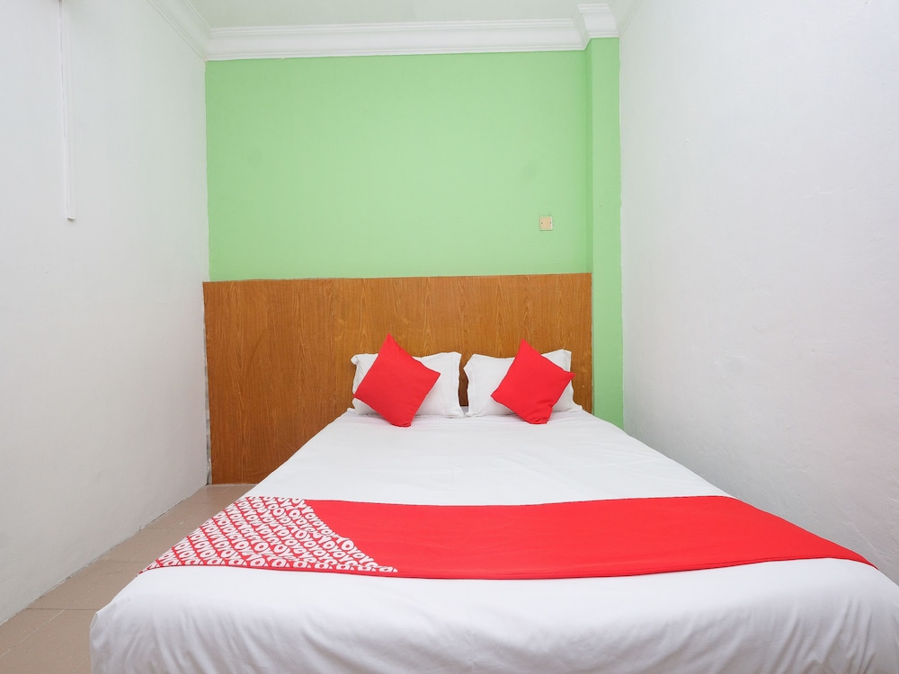 OYO 850 Gold Star Hotel 8/21