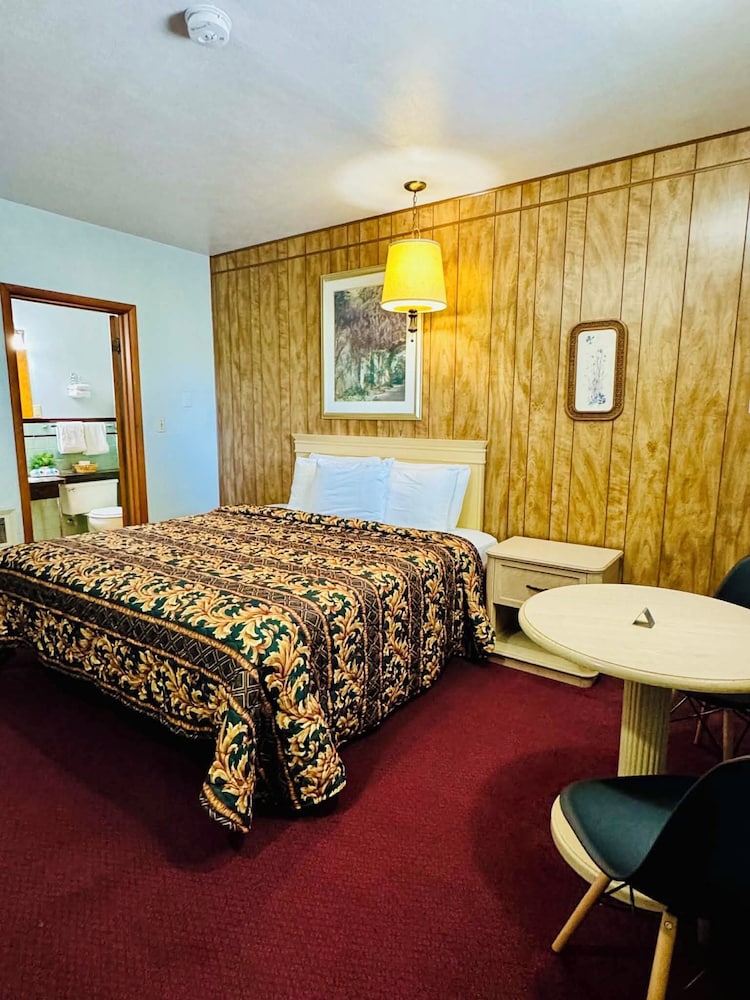 Hotel O Hillcrest Norton KS Hwy 36 20/43