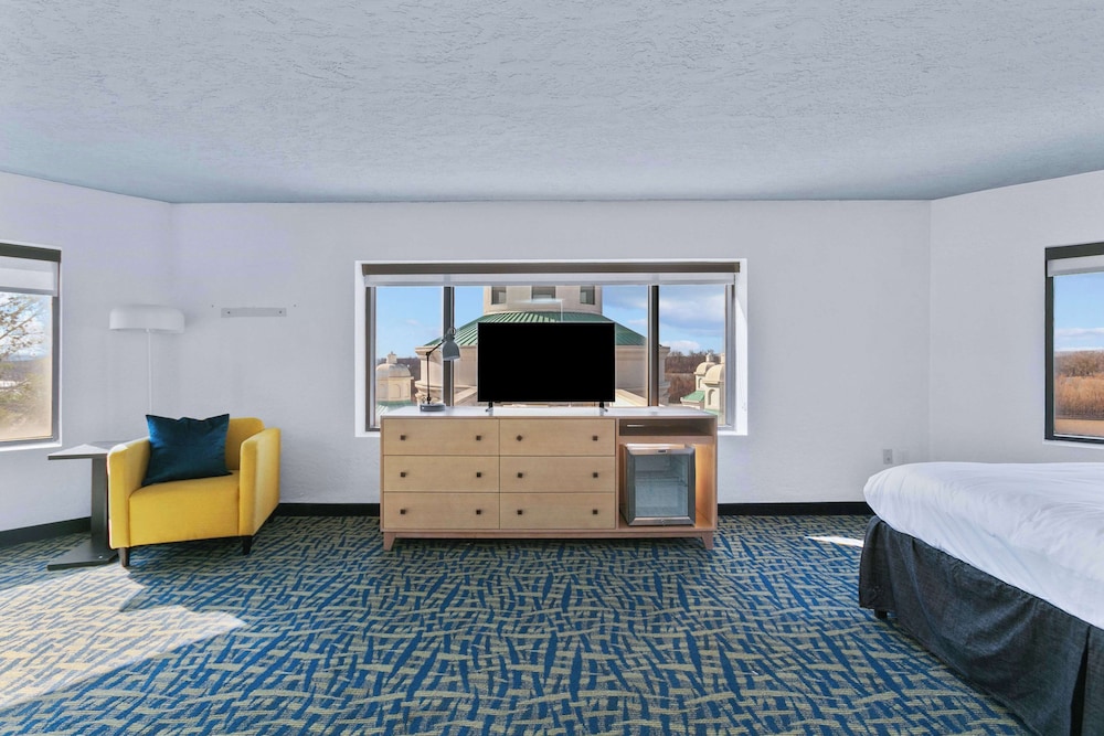 Mulberry, a Wyndham Hotel 44/46