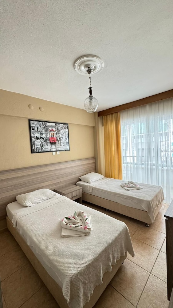 Kartel Hotel 17/50