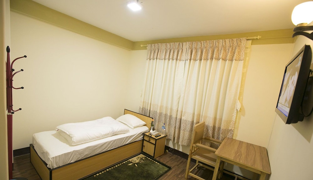 Hotel Aarya Khasti 17/33