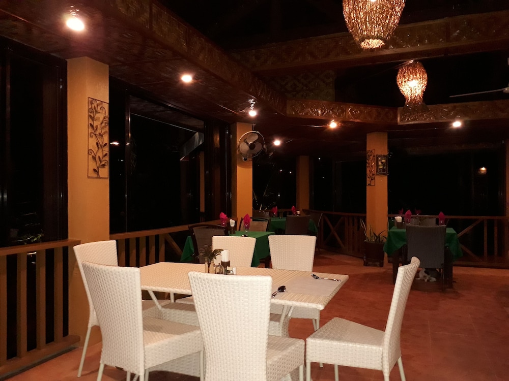 Anda White Beach Resort 55/64