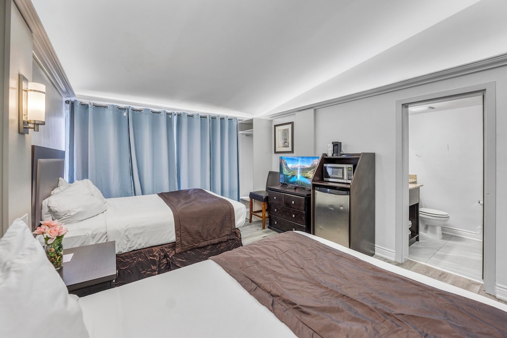 Travelodge by Wyndham Sarnia 18/40