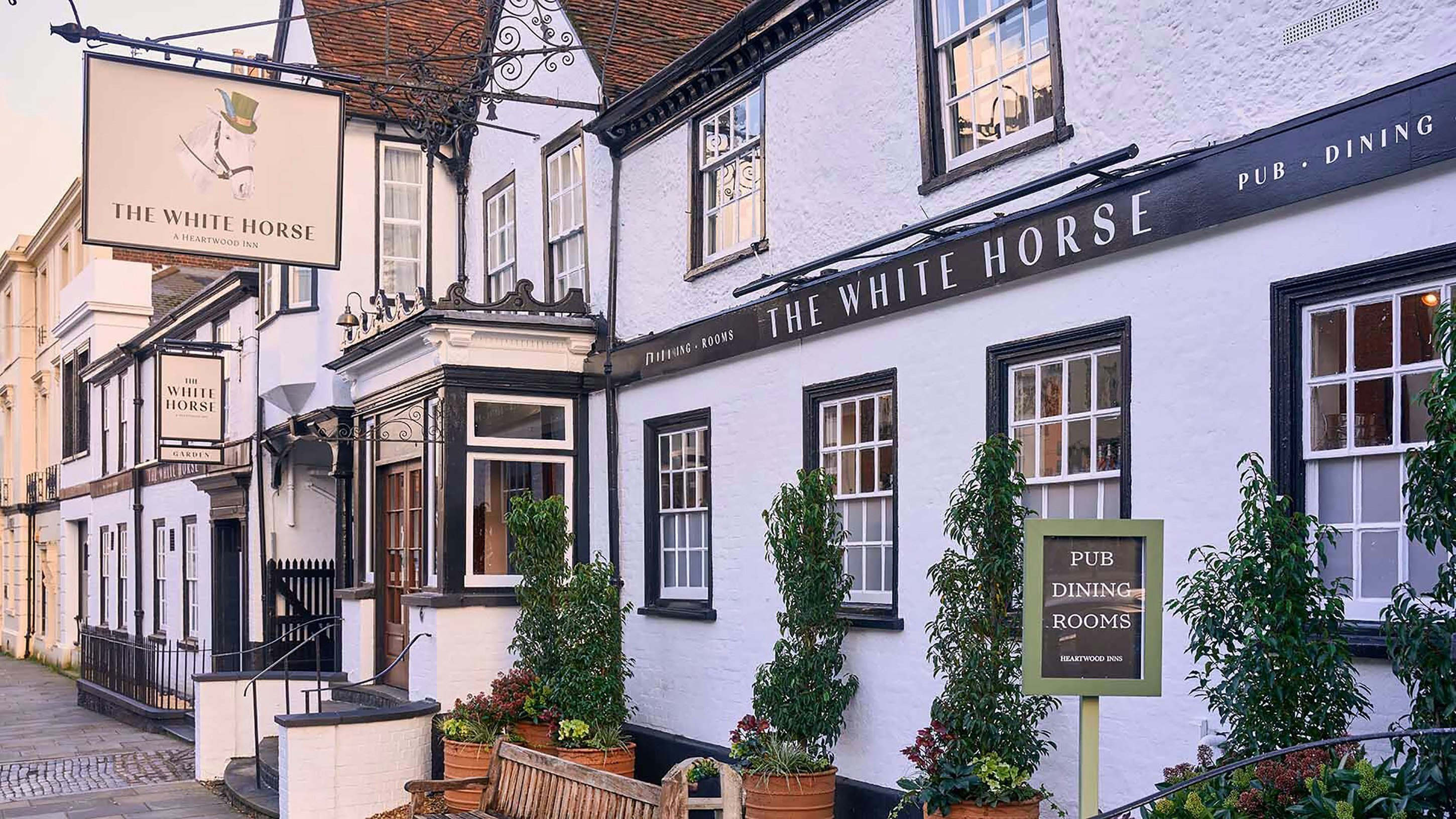 White Horse Hotel 2/46