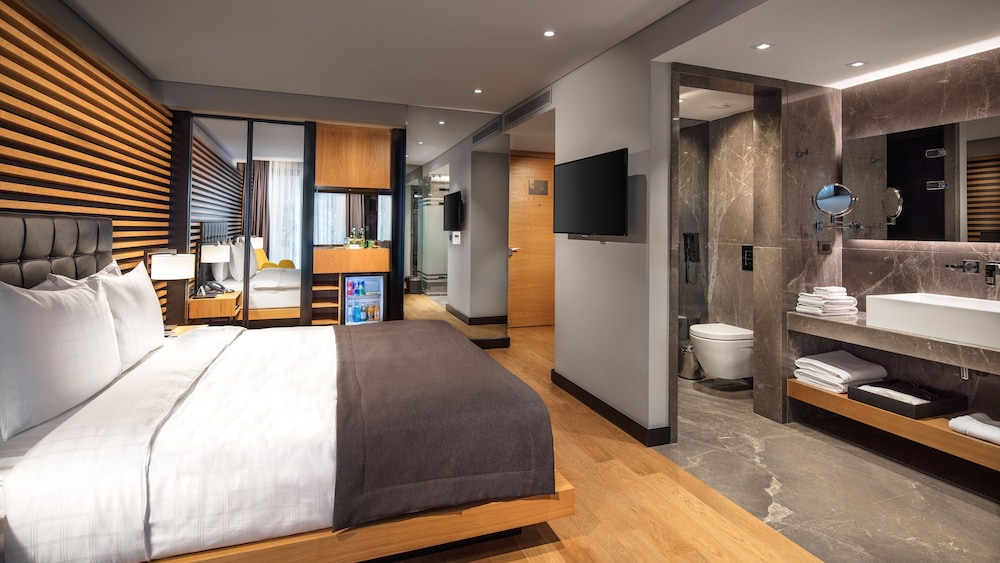 METROPOLITAN HOTELS BOSPHORUS 22/75
