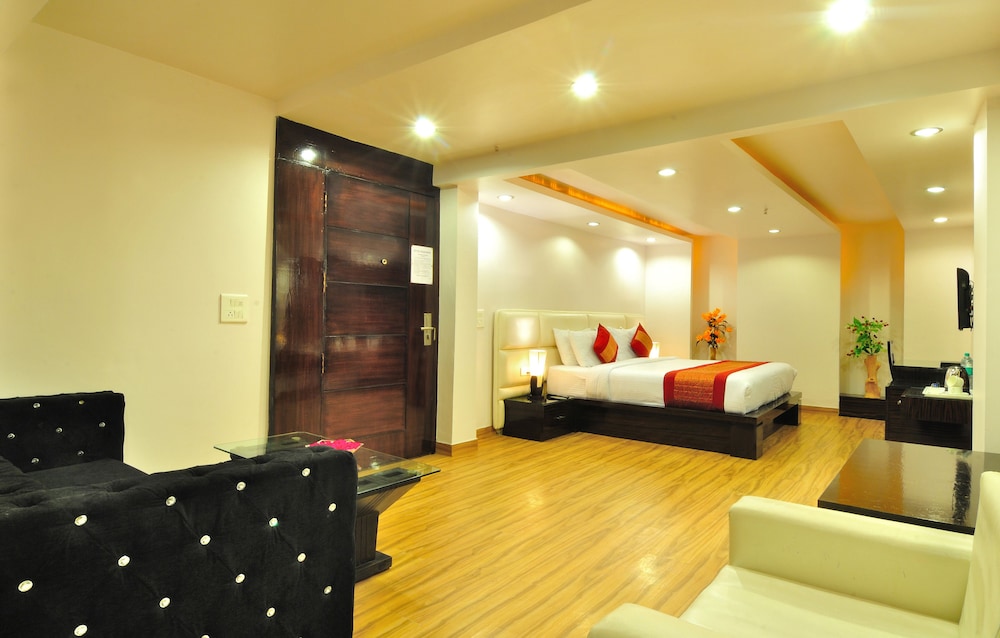 Hotel Elegance New Delhi Railway 17/21