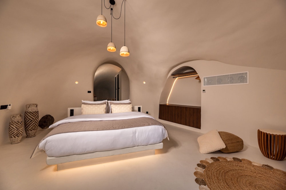 TWENTY ONE SUITES 14/60