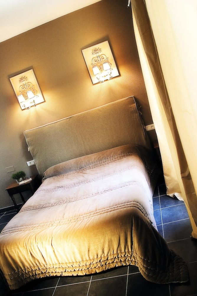 HOTEL DES PINS 6/21