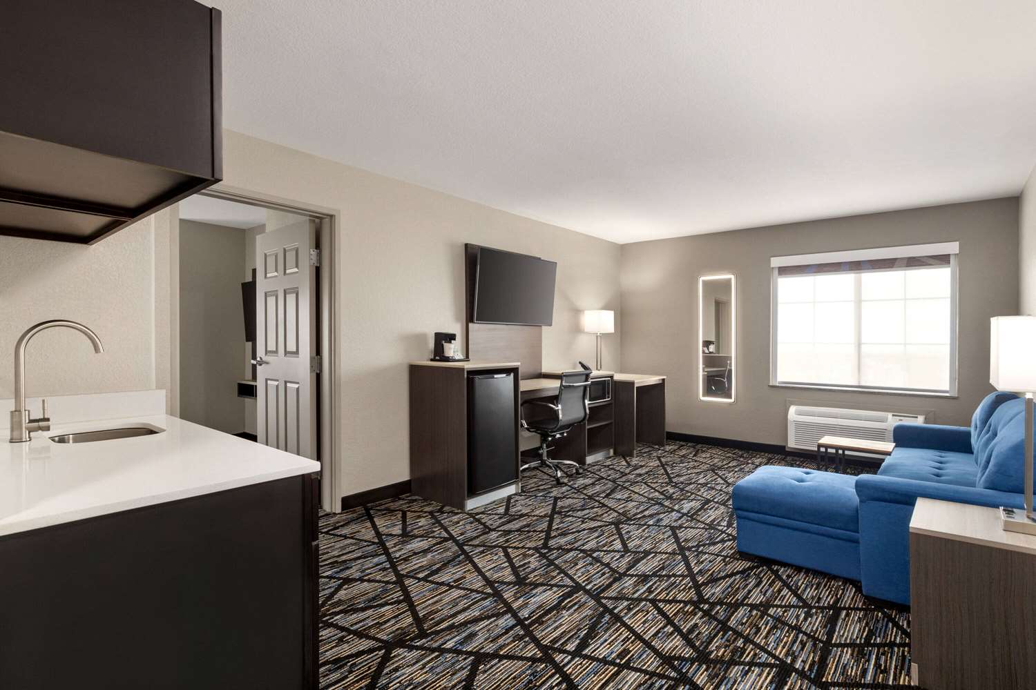 La Quinta Inn & Suites by Wyndham San Antonio N Stone Oak 15/24