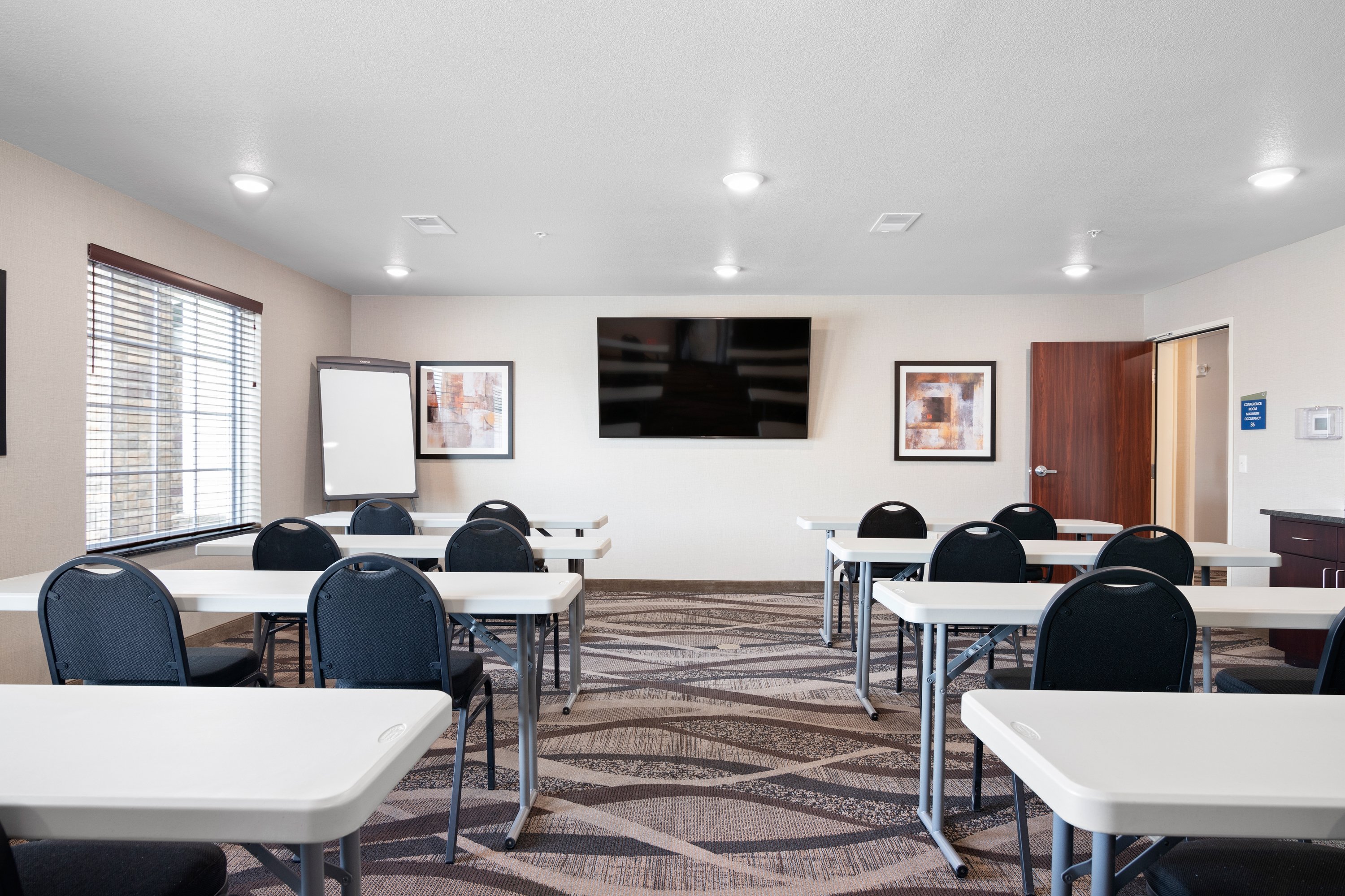 Cobblestone Inn & Suites - Yuma 24/38