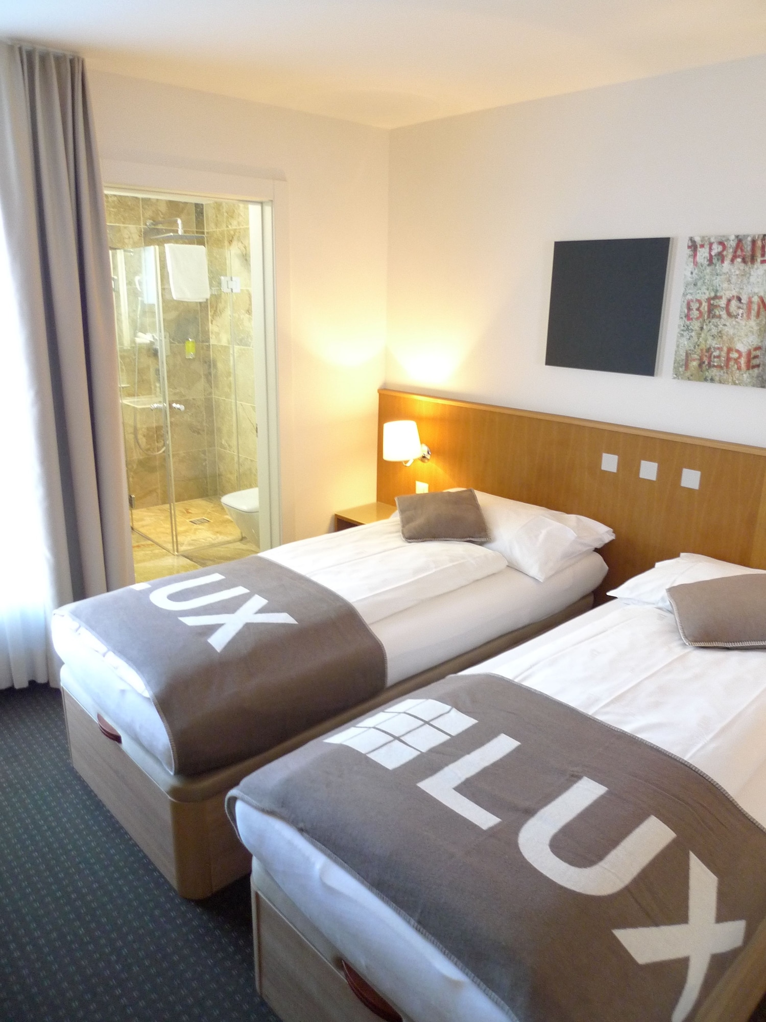 ECONOMY, TWIN BEDS