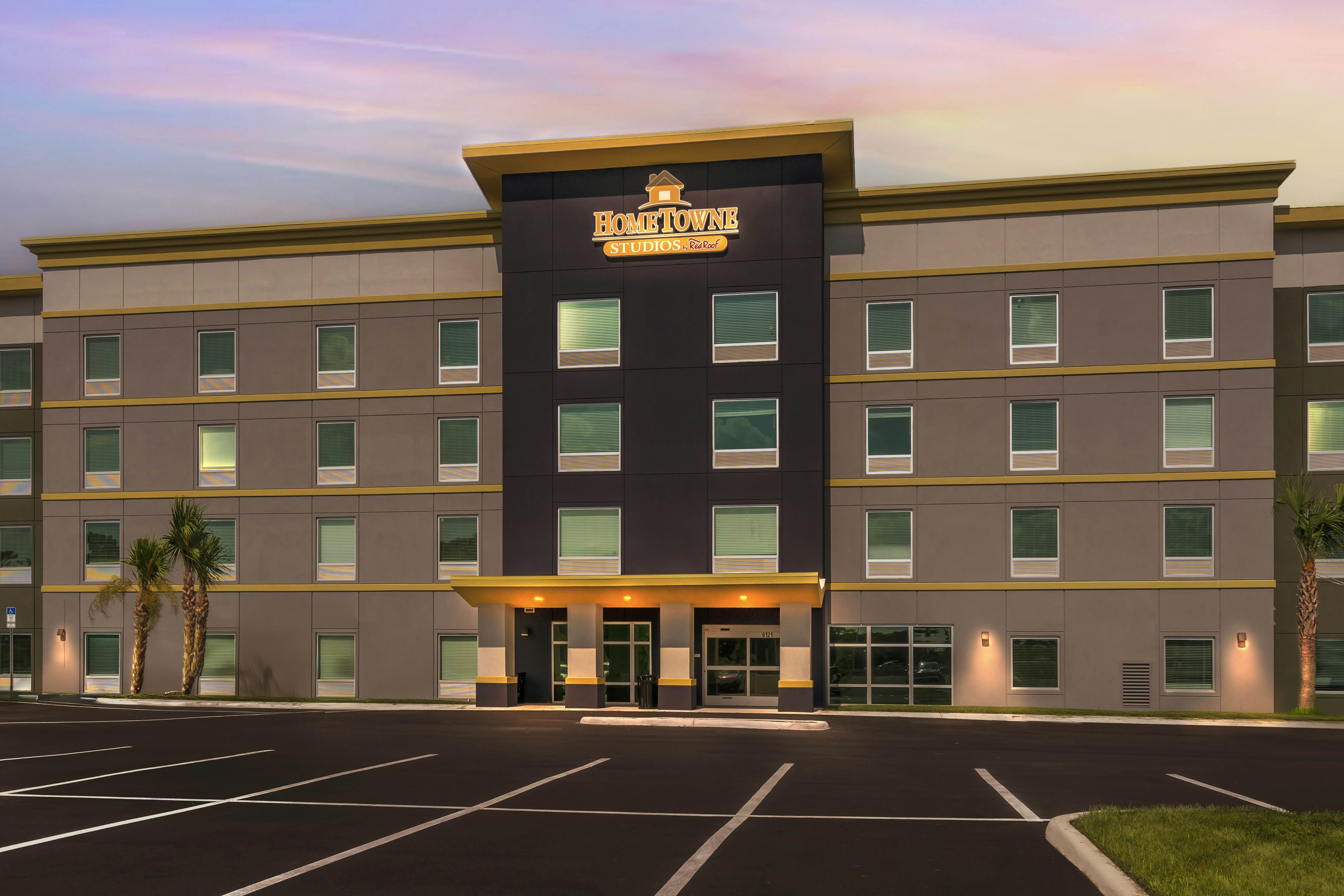 HomeTowne Studios by Red Roof Tampa - Airport 写真1
