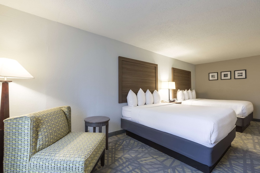 La Quinta Inn & Suites by Wyndham Asheville Downtown 8/34
