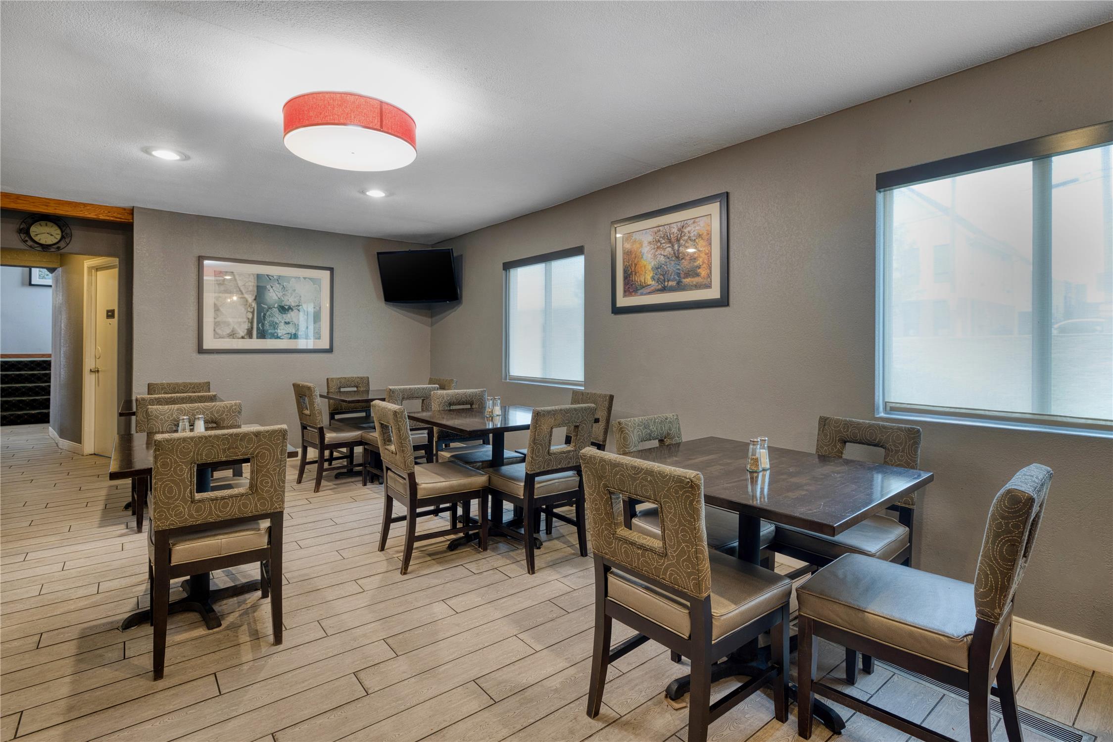 SureStay by Best Western Kansas City Country Inn North 33/46