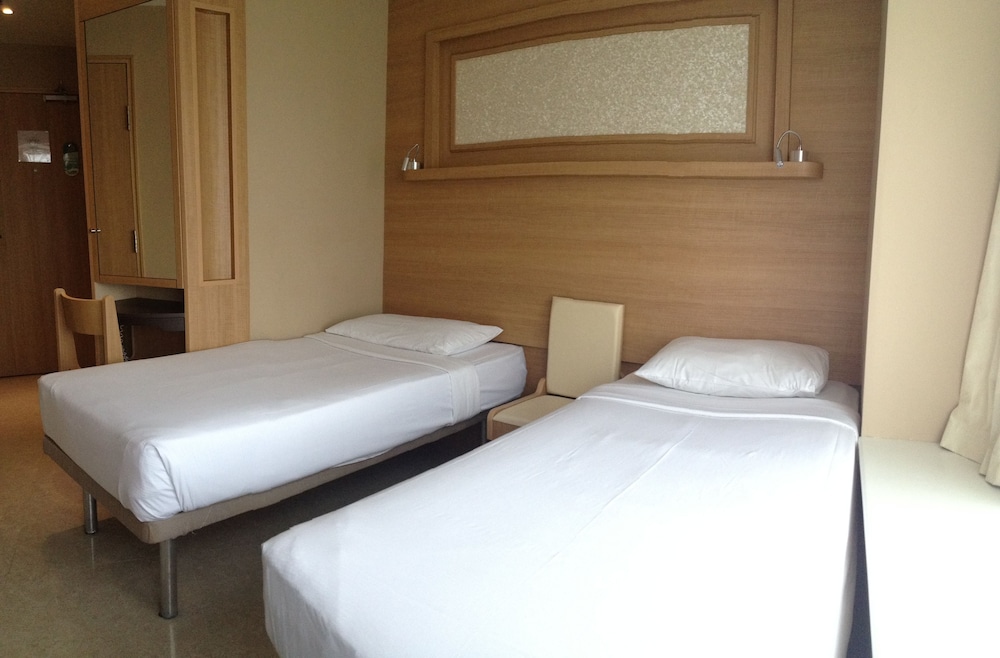 DELUXE, TWIN BEDS