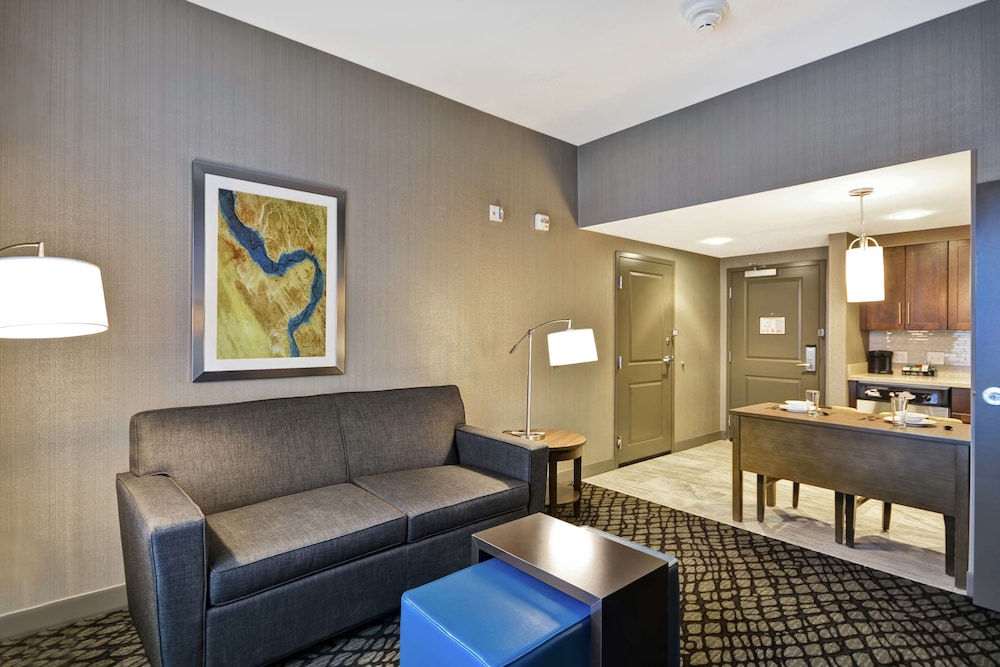 Homewood Suites by Hilton Warren Detroit 37/57