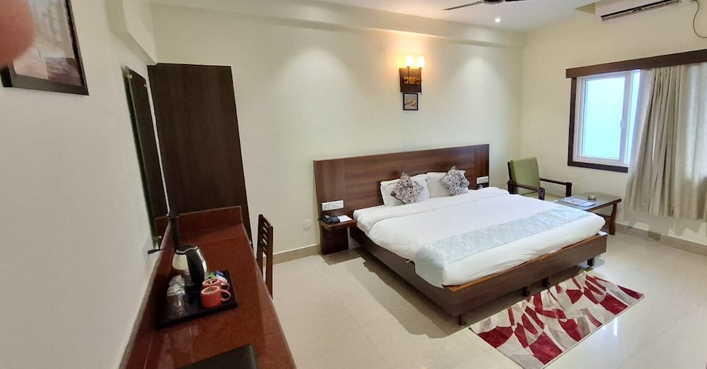 HOTEL RADHIKA REGENCY 14/50