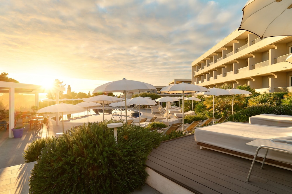 Pharos, Hvar Bayhill Hotel 65/76