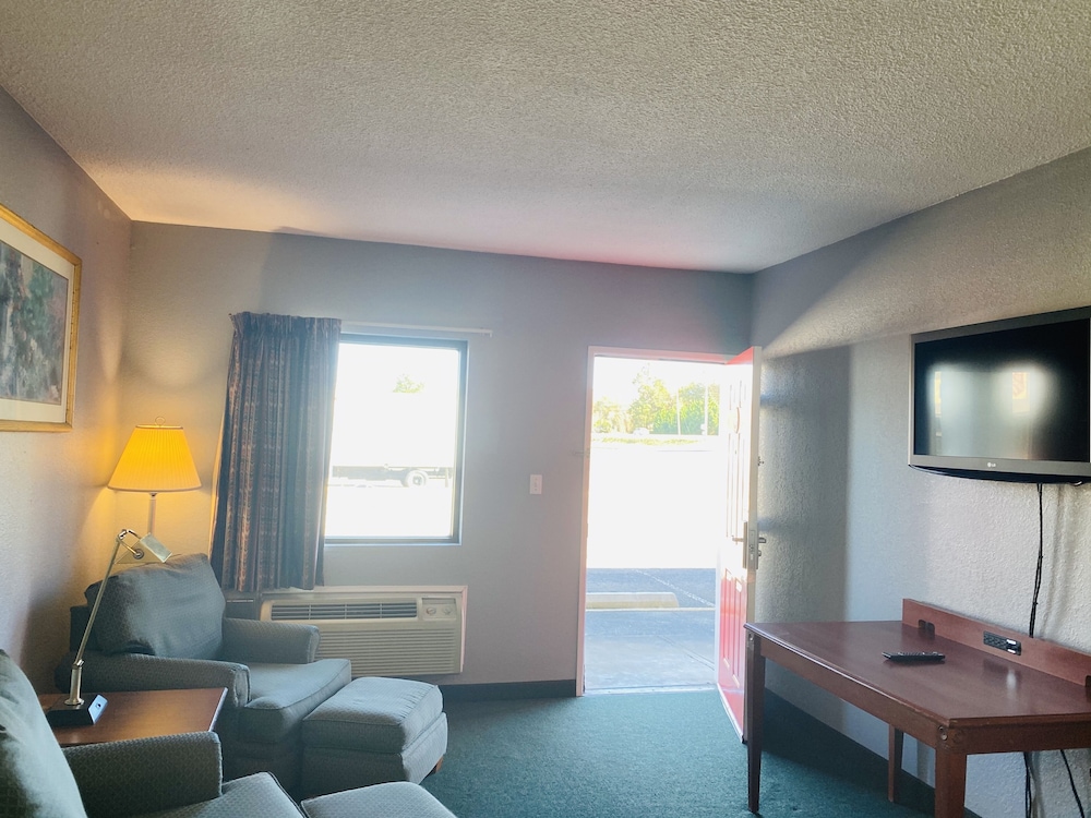 Travelers Place Inn & Suites 48/73