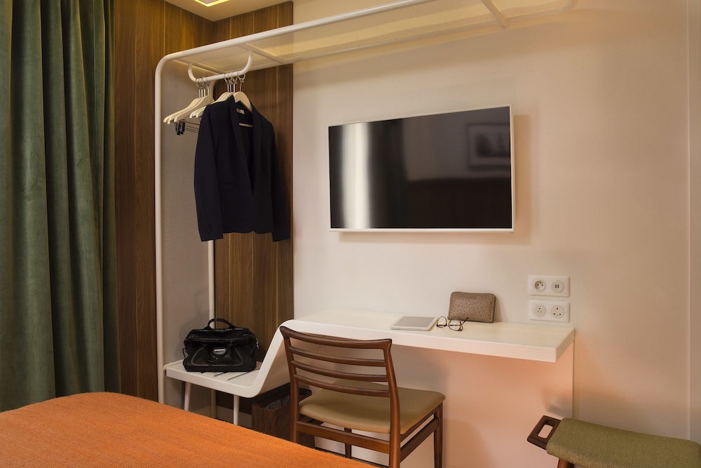 Hotel Eiffel Turenne 49/54