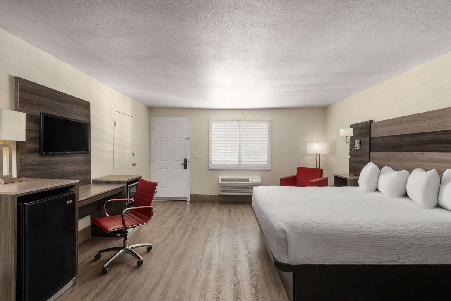 Ramada By Wyndham Kingman 13/52