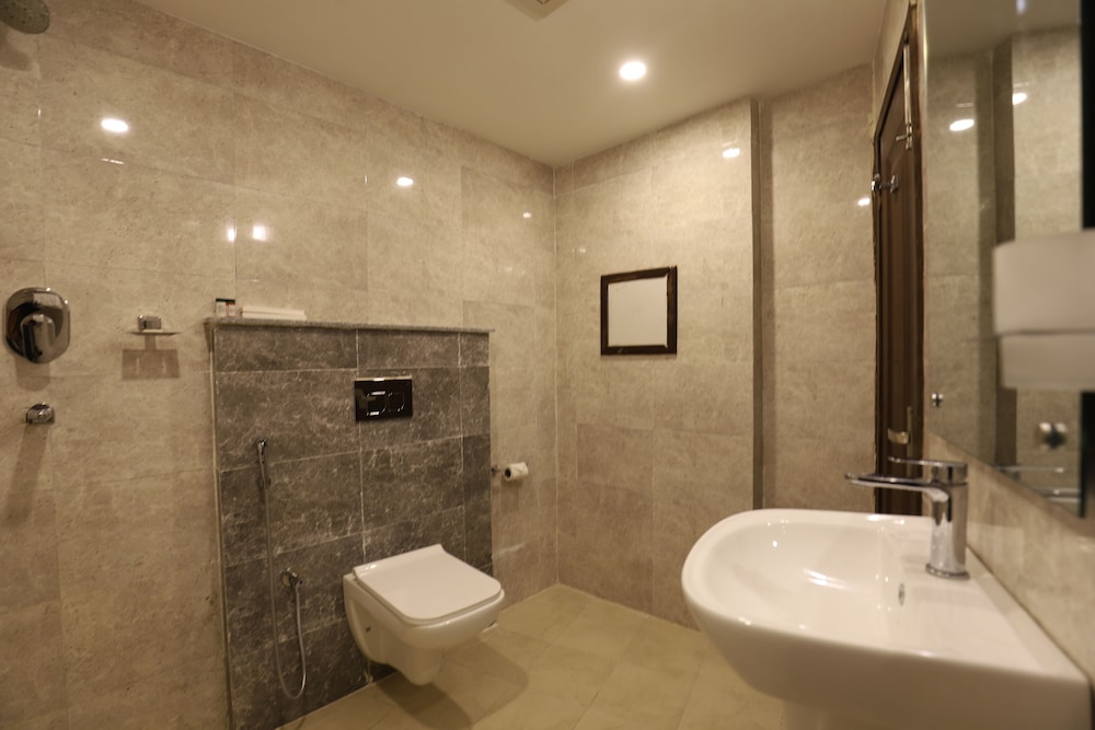 Apex Business Hotel 57/58