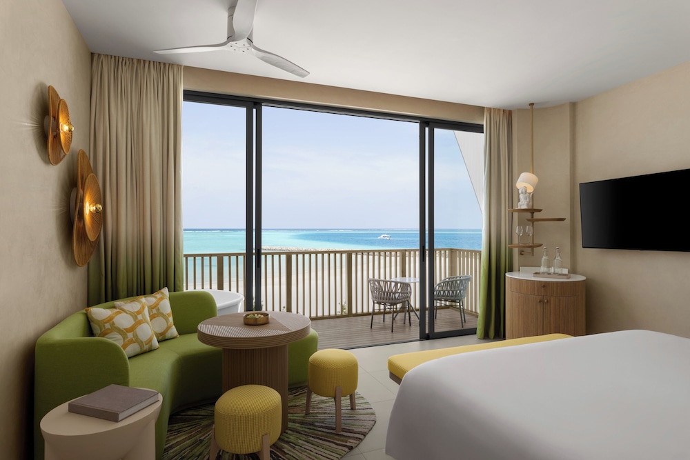 Mirage, Panoramic, King Bed, Jetted Tub