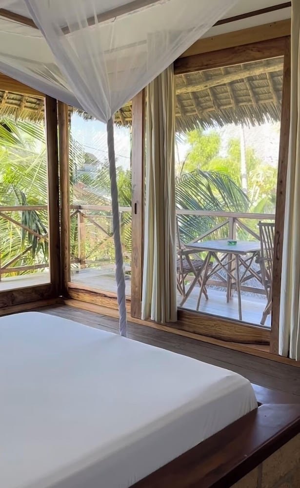 Aluna Beach Lodge 11/50