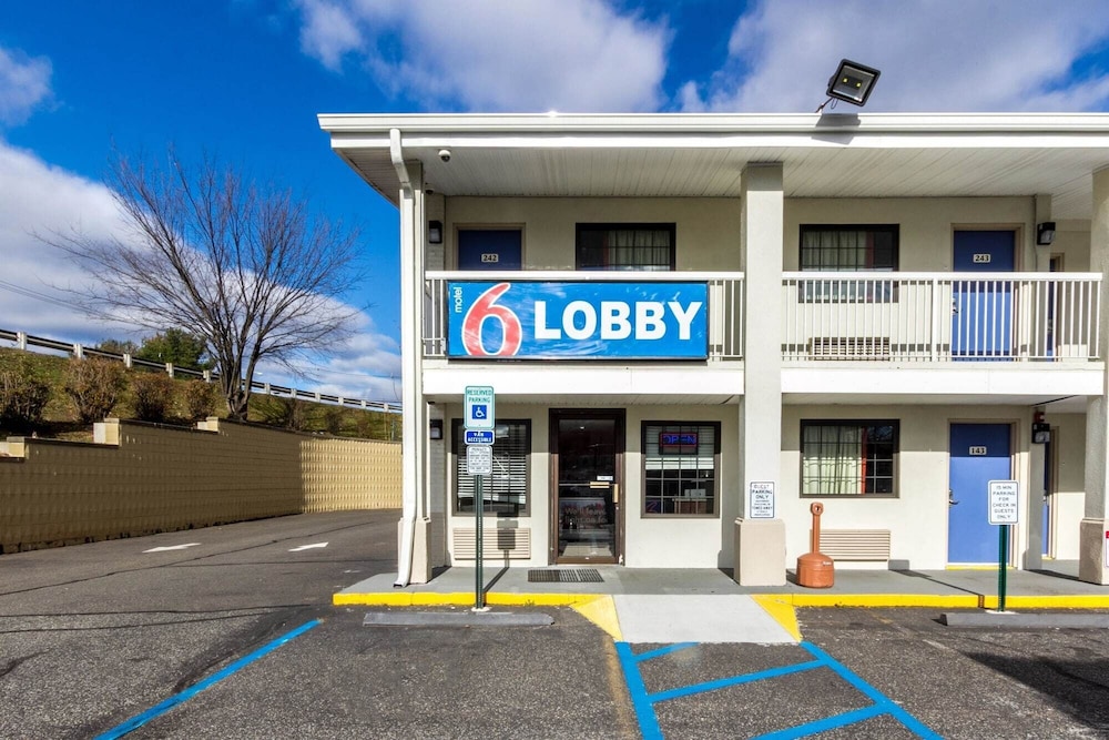 Motel6 New Brunswick, NJ 38/42