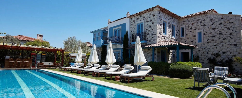 Alacati Onoda Hotel 33/34