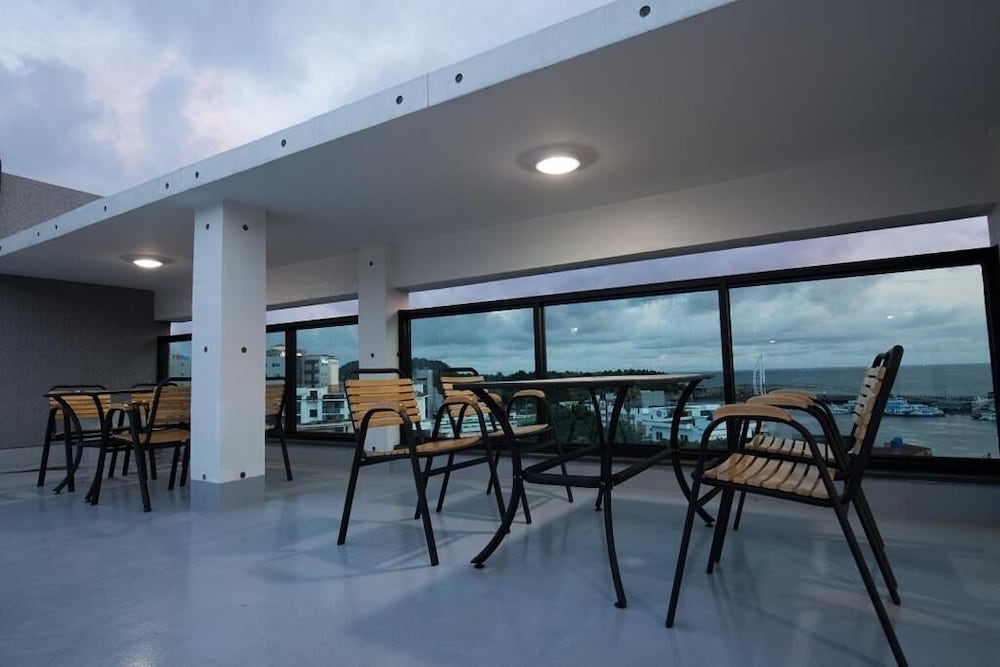 Cheonjiyeon Crystal Hotel 56/80