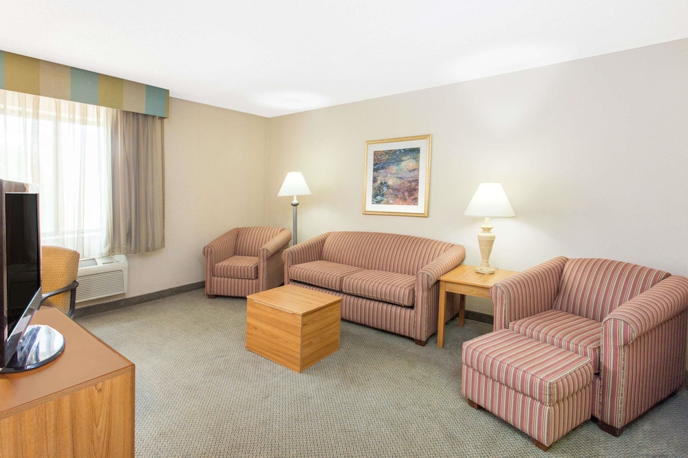 Baymont by Wyndham Davenport 22/33