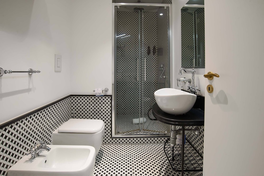 HOTEL METRO 900 64/64