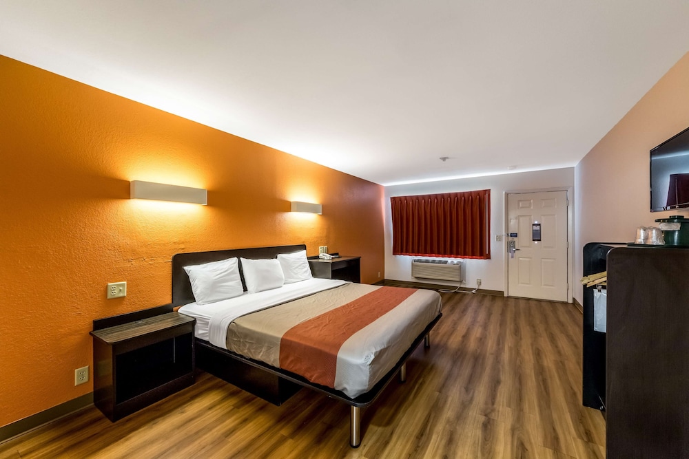 Motel6 San Antonio, TX - South IH-10 East 31/51