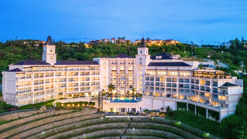 Twin Lakes Hotel in Laurel
