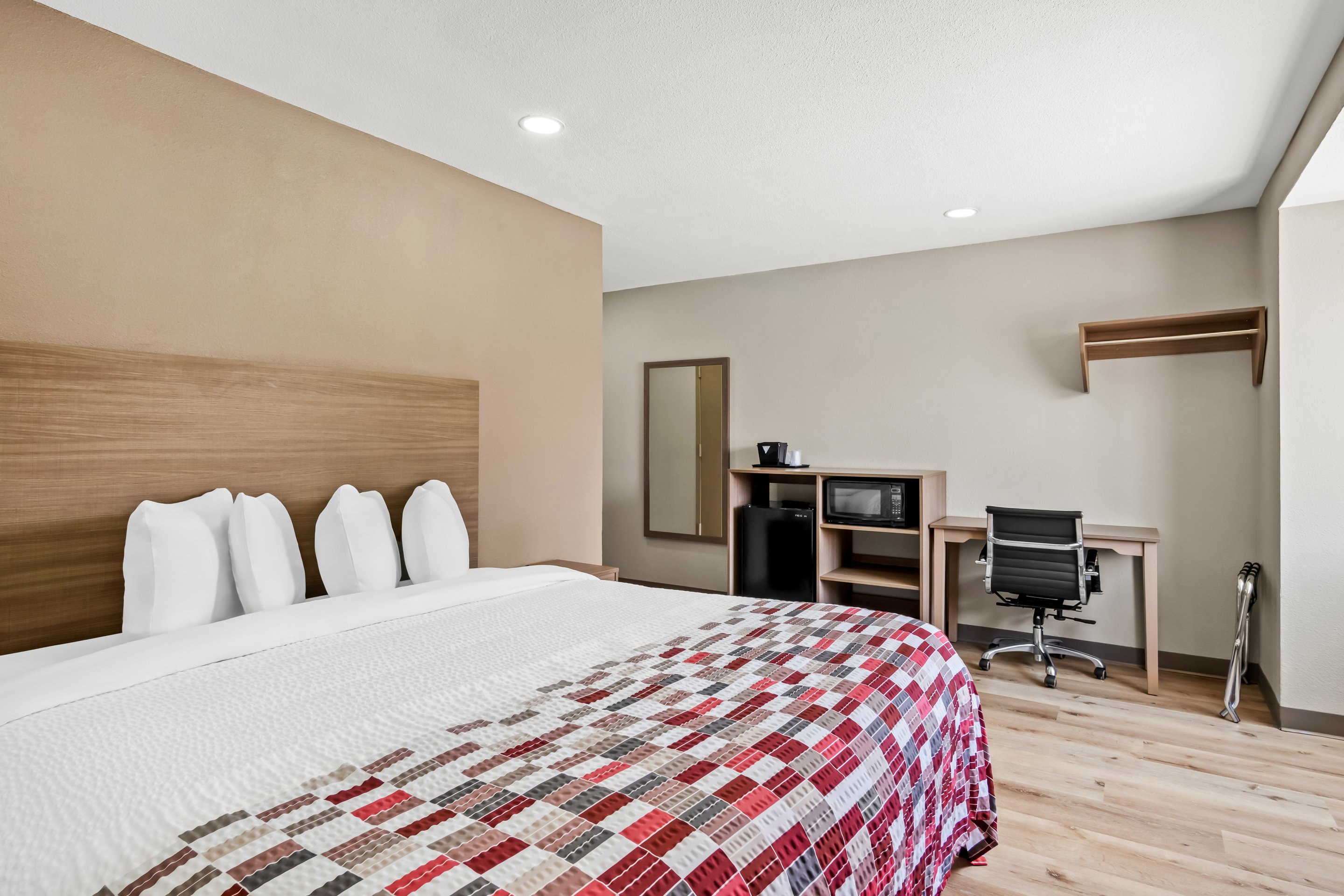 غرفة ديلوكس بسرير كينج لذوي الإعاقة، Regency Inn & Suites DFW 3/5
