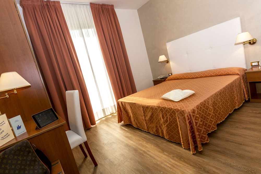Hotel Touring 20/48