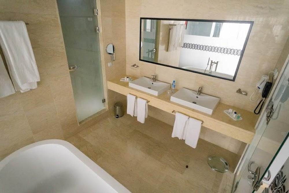 Hotel Adef 24/28