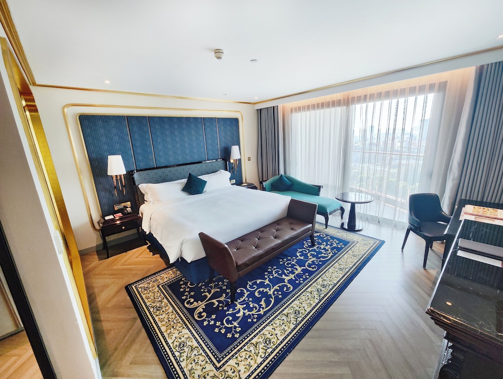 Gold, Classic, King Bed