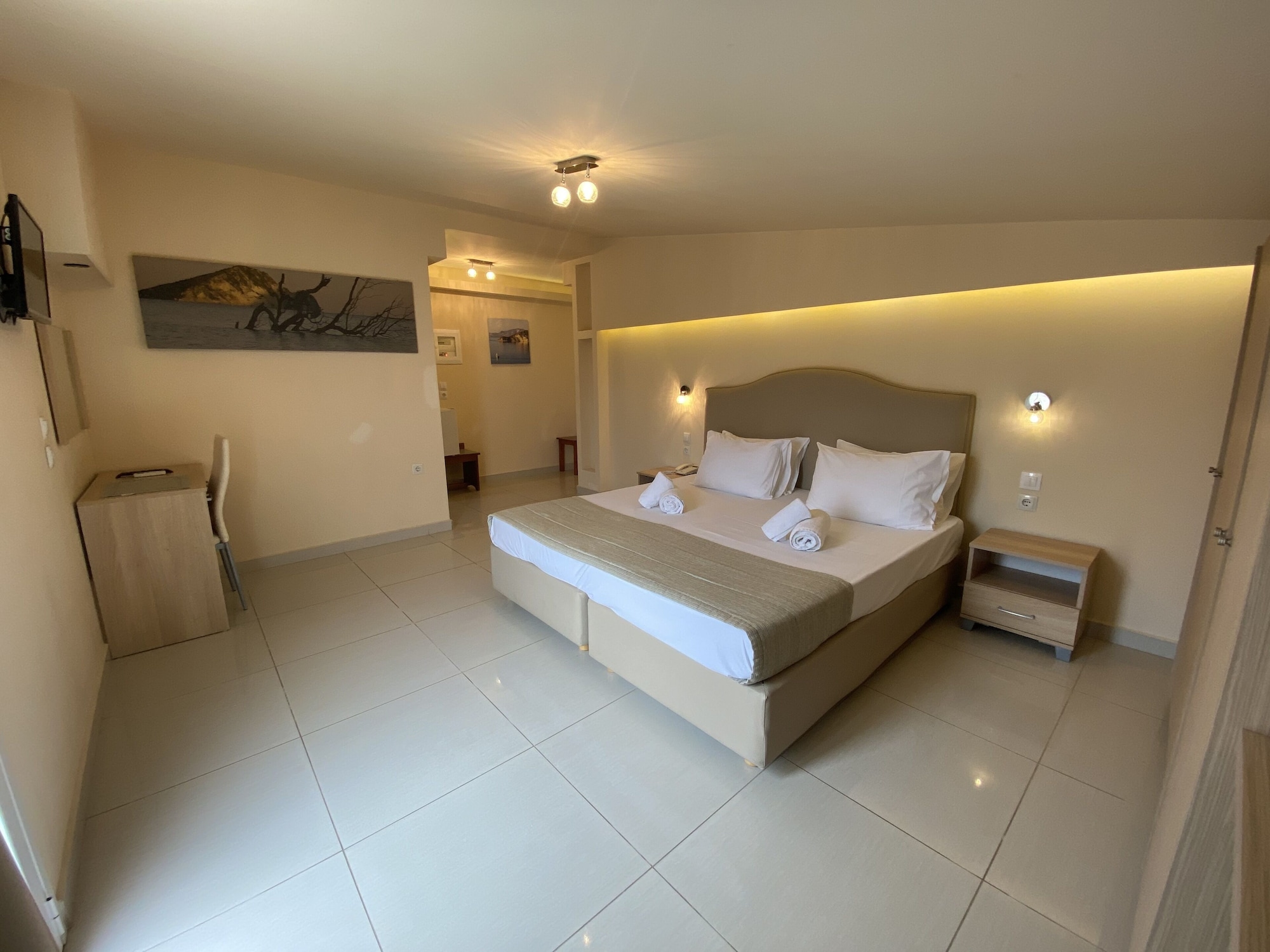 SUPERIOR, DOUBLE OR TWIN BED