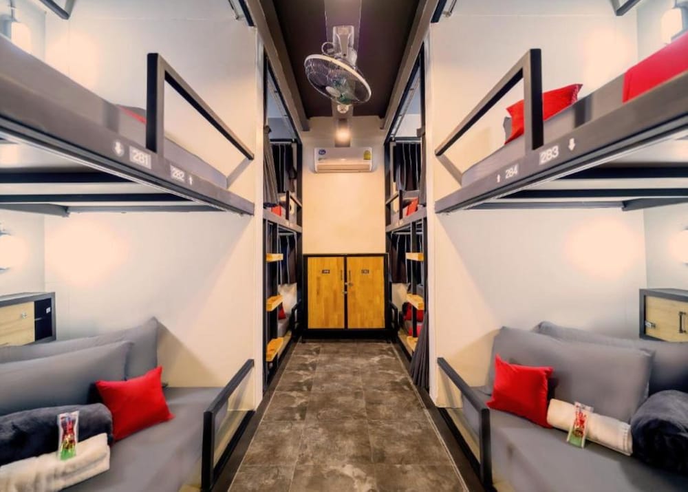 Episode 11 Hostel Sukhumvit 10/22