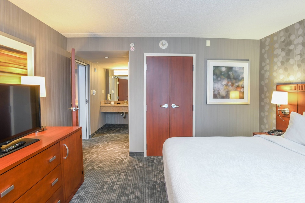 Courtyard By Marriott Cincinnati North At Union Centre 22/50