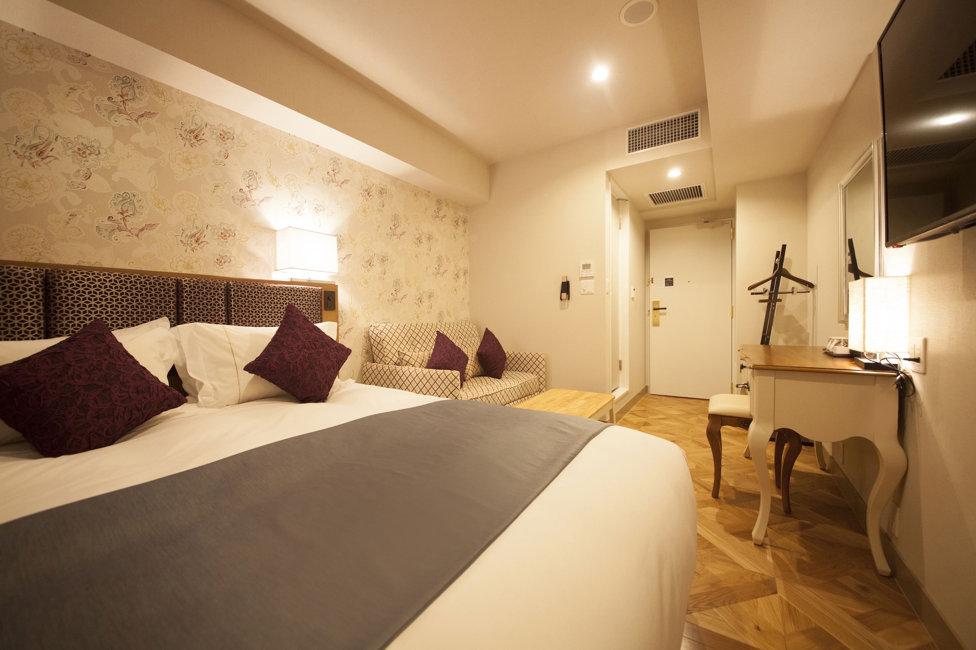 Moderate, King Bed, Sofa, Annex