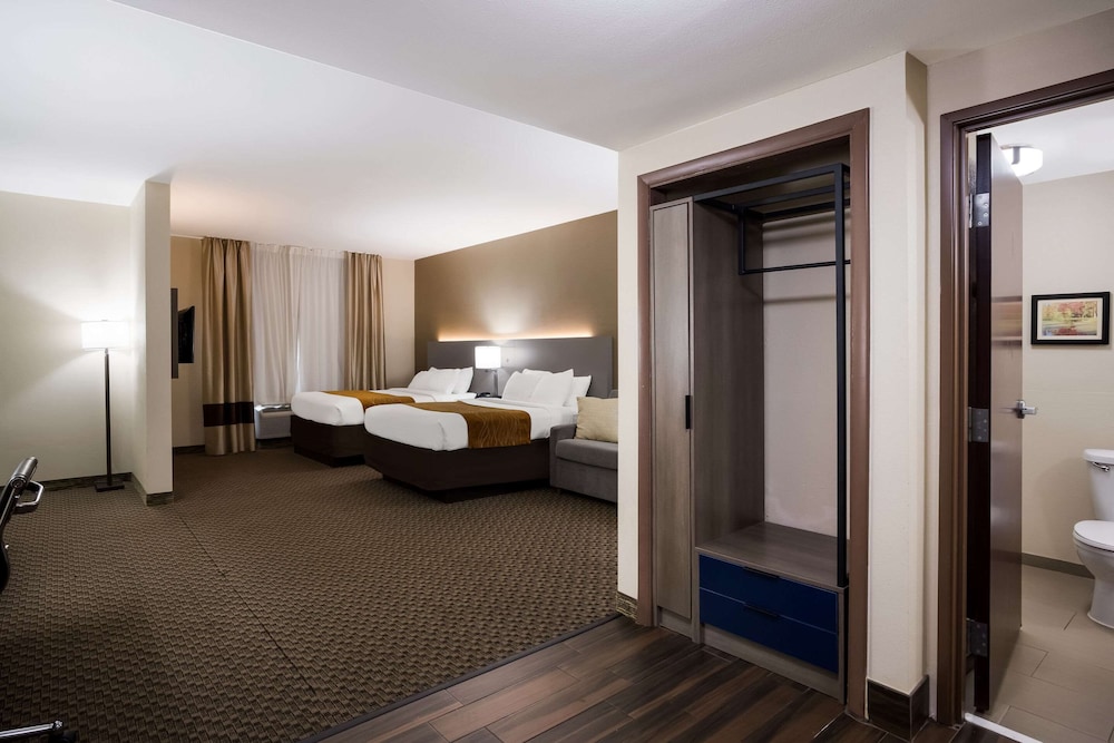 Suite, 2 Queen Beds, Sofa, Comfort Inn & Suites Midway - Tallahassee West 6/7