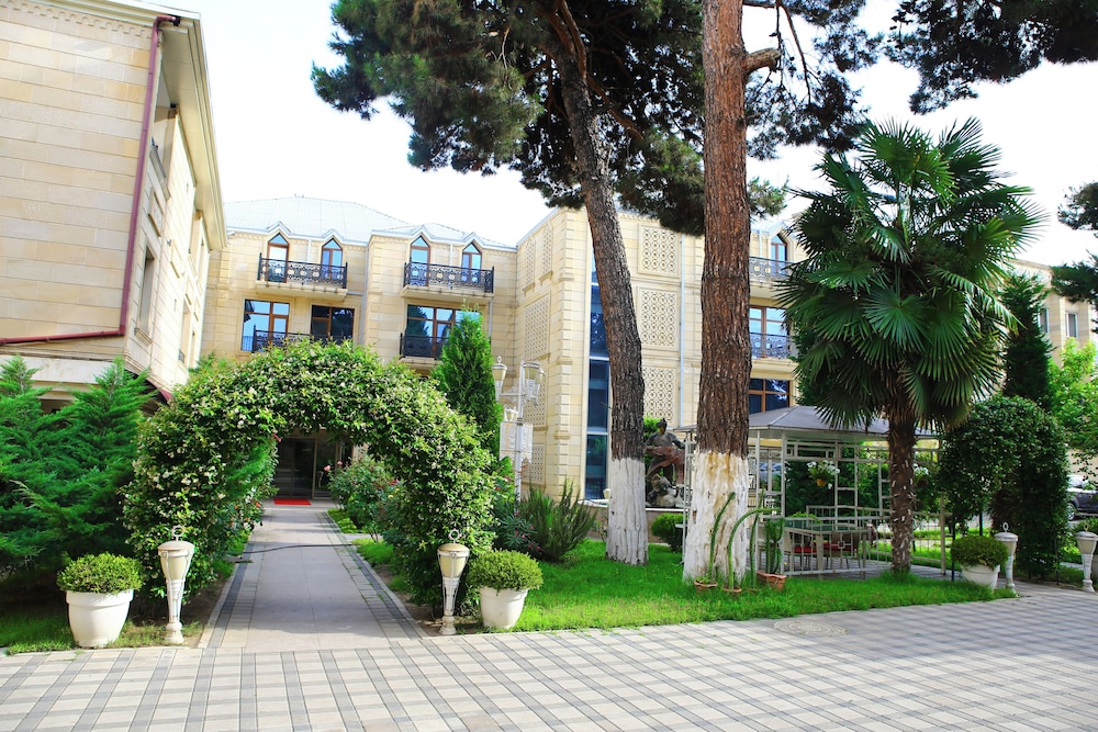 Deluxe Hotel Ganja 48/55