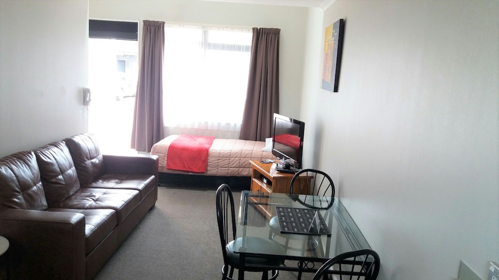 Bay Palm Motel 27/50