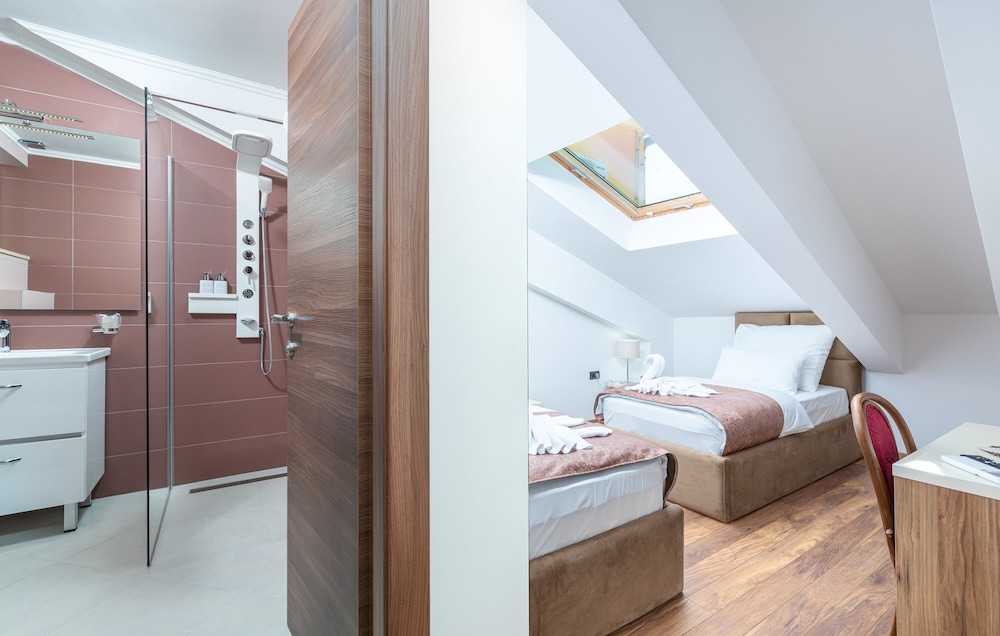 Hotel Dua Residence 49/50