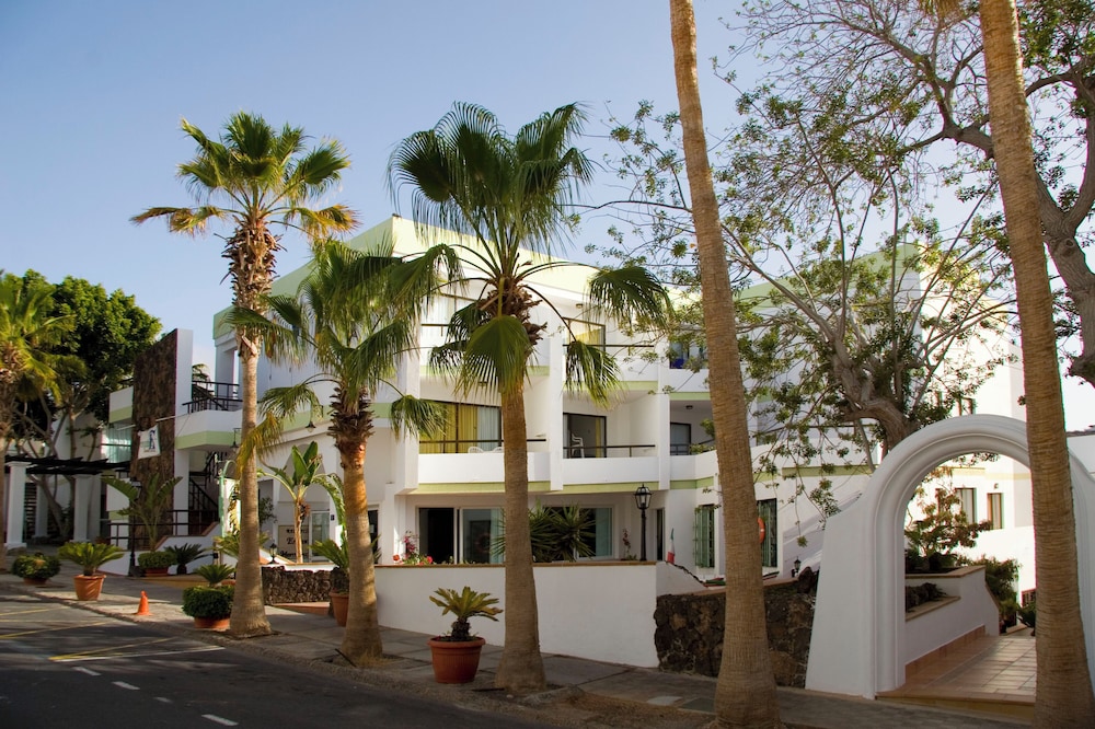Aparthotel Esquinzo Y Monte Del Mar in PAJARA